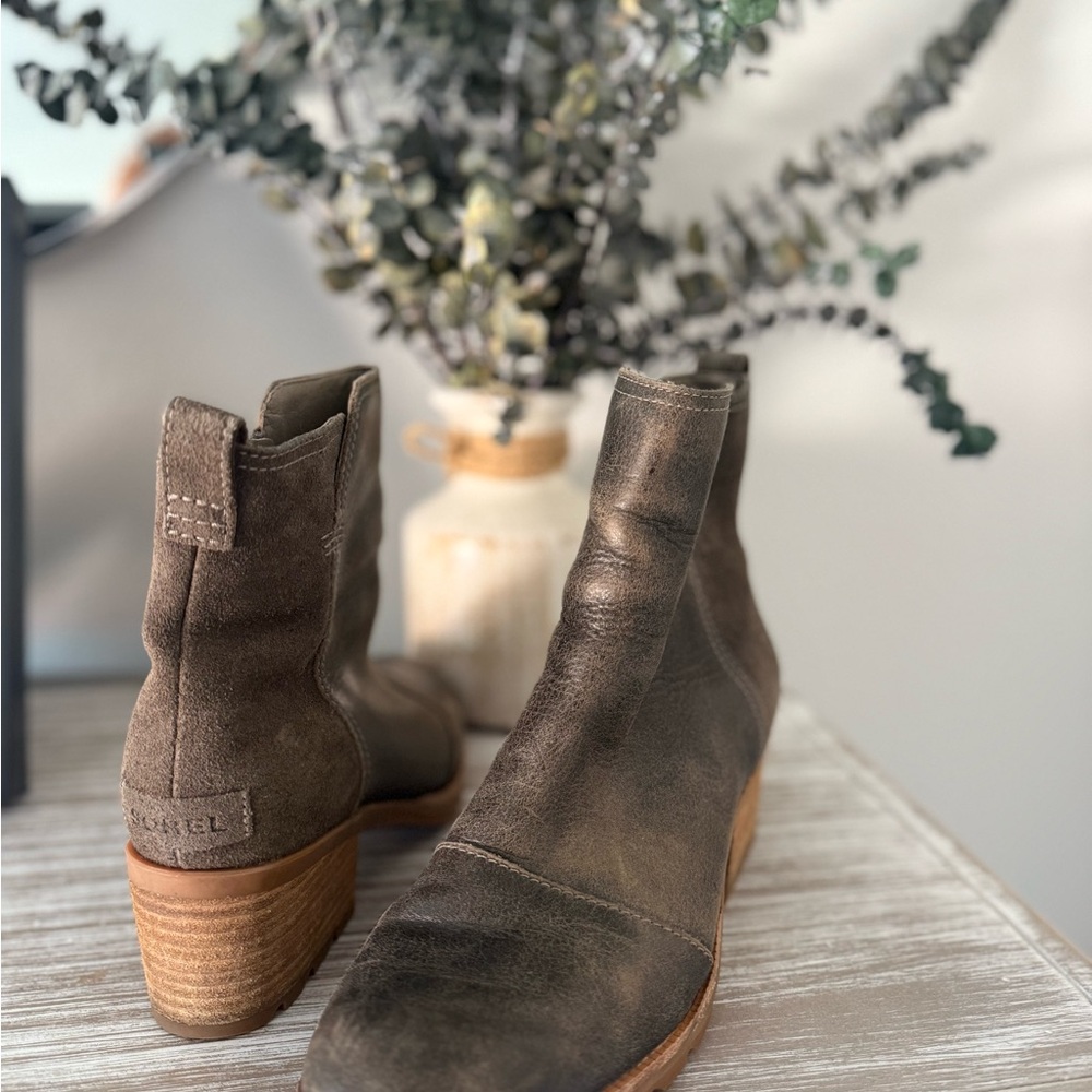 Sorel Distressed Brown Ankle Booties